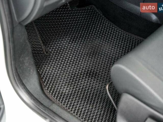 Белый Рено Меган, объемом двигателя 1.46 л и пробегом 291 тыс. км за 6200 $, фото 42 на Automoto.ua