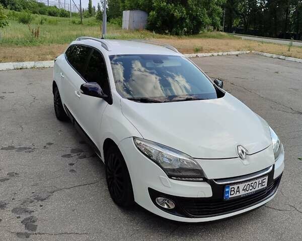 Белый Рено Меган, объемом двигателя 1.5 л и пробегом 290 тыс. км за 7700 $, фото 5 на Automoto.ua