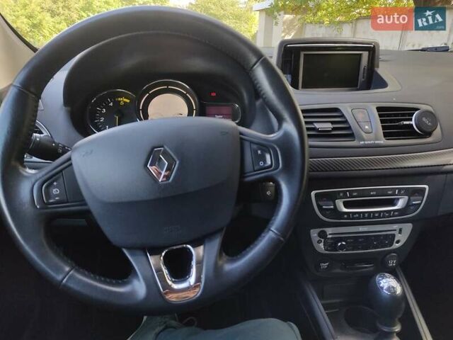 Белый Рено Меган, объемом двигателя 1.5 л и пробегом 273 тыс. км за 7500 $, фото 3 на Automoto.ua