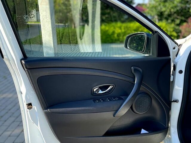 Білий Рено Меган, об'ємом двигуна 1.6 л та пробігом 368 тис. км за 6900 $, фото 4 на Automoto.ua