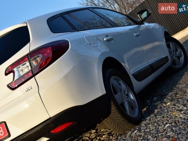 Белый Рено Меган, объемом двигателя 1.46 л и пробегом 252 тыс. км за 7800 $, фото 23 на Automoto.ua