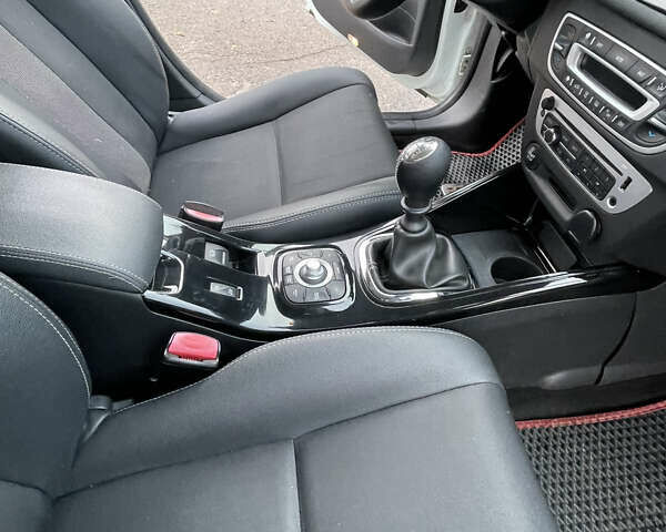 Белый Рено Меган, объемом двигателя 1.46 л и пробегом 305 тыс. км за 8500 $, фото 28 на Automoto.ua