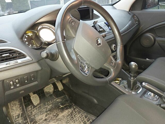 Белый Рено Меган, объемом двигателя 1.5 л и пробегом 277 тыс. км за 6700 $, фото 7 на Automoto.ua