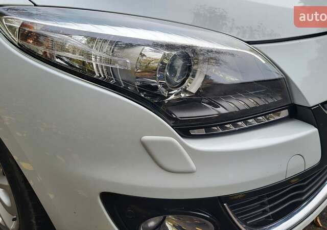 Білий Рено Меган, об'ємом двигуна 1.46 л та пробігом 240 тис. км за 8200 $, фото 25 на Automoto.ua