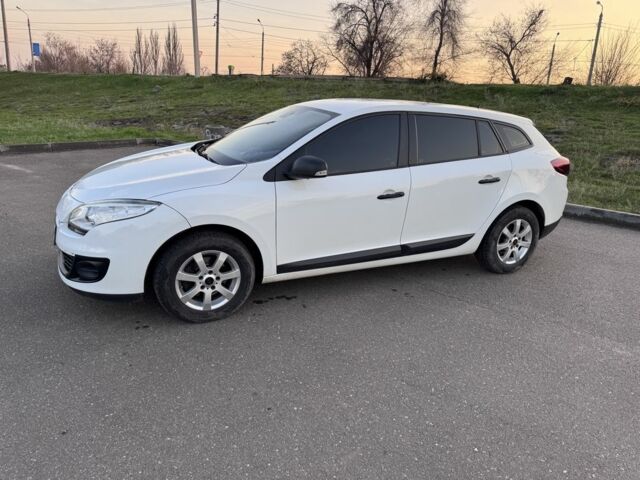 Белый Рено Меган, объемом двигателя 1.5 л и пробегом 217 тыс. км за 6800 $, фото 1 на Automoto.ua