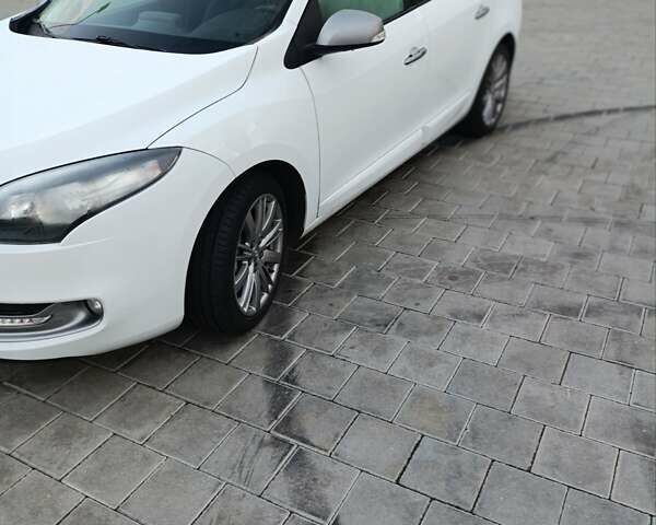 Рено Меган 2013 в Черкассах на Automoto.ua Белый Рено Меган, объемом двигателя 1.5 л и пробегом 211 тыс. км за 10400 $, фото 17 на Automoto.ua