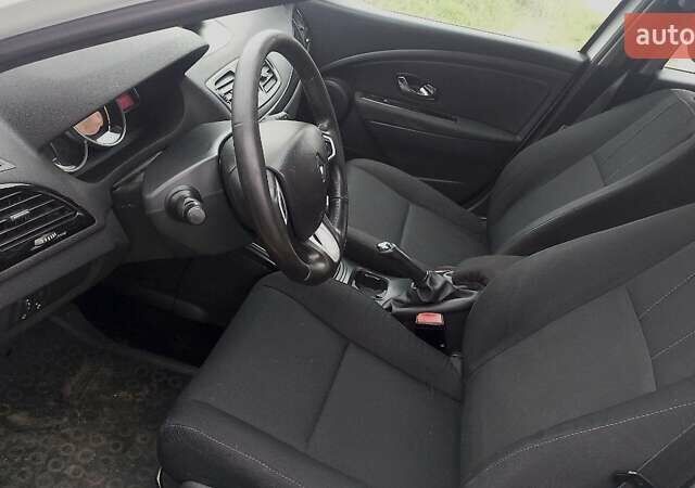 Белый Рено Меган, объемом двигателя 1.46 л и пробегом 270 тыс. км за 6100 $, фото 6 на Automoto.ua