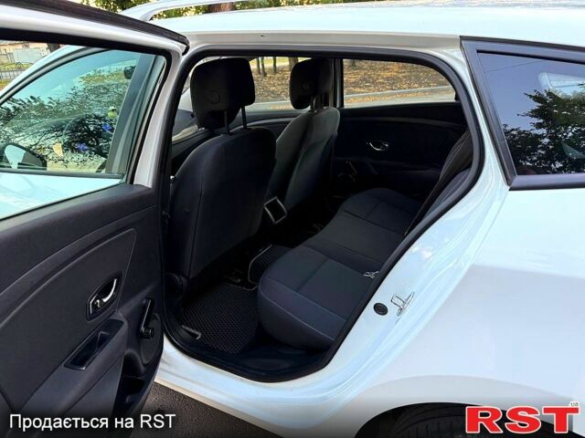 Белый Рено Меган, объемом двигателя 1.5 л и пробегом 258 тыс. км за 6999 $, фото 5 на Automoto.ua