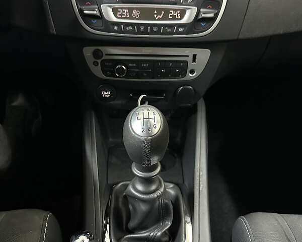 Белый Рено Меган, объемом двигателя 1.5 л и пробегом 237 тыс. км за 8150 $, фото 23 на Automoto.ua