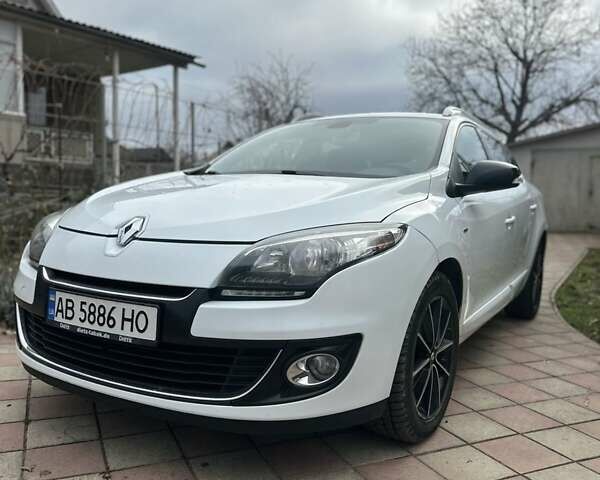 Белый Рено Меган, объемом двигателя 1.6 л и пробегом 245 тыс. км за 8800 $, фото 4 на Automoto.ua