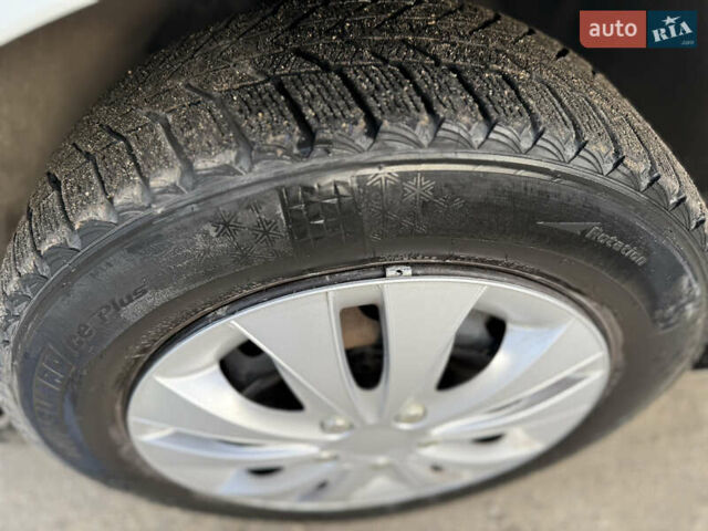 Белый Рено Меган, объемом двигателя 1.5 л и пробегом 259 тыс. км за 7999 $, фото 12 на Automoto.ua