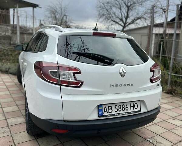 Белый Рено Меган, объемом двигателя 1.6 л и пробегом 245 тыс. км за 8800 $, фото 5 на Automoto.ua