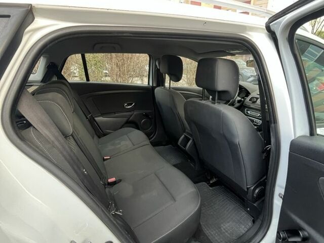 Белый Рено Меган, объемом двигателя 1.5 л и пробегом 289 тыс. км за 6700 $, фото 6 на Automoto.ua