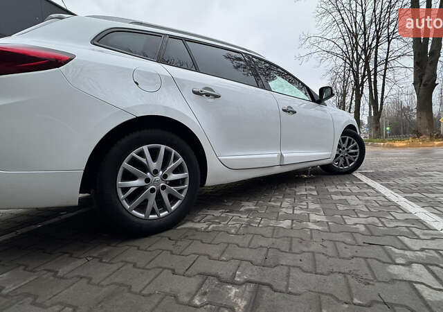 Белый Рено Меган, объемом двигателя 1.5 л и пробегом 241 тыс. км за 10200 $, фото 6 на Automoto.ua