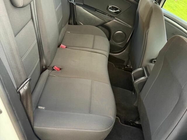 Белый Рено Меган, объемом двигателя 1.5 л и пробегом 188 тыс. км за 2300 $, фото 6 на Automoto.ua