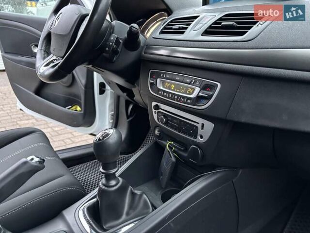 Білий Рено Меган, об'ємом двигуна 1.5 л та пробігом 248 тис. км за 7300 $, фото 27 на Automoto.ua