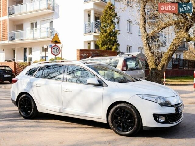 Белый Рено Меган, объемом двигателя 1.5 л и пробегом 230 тыс. км за 9300 $, фото 3 на Automoto.ua