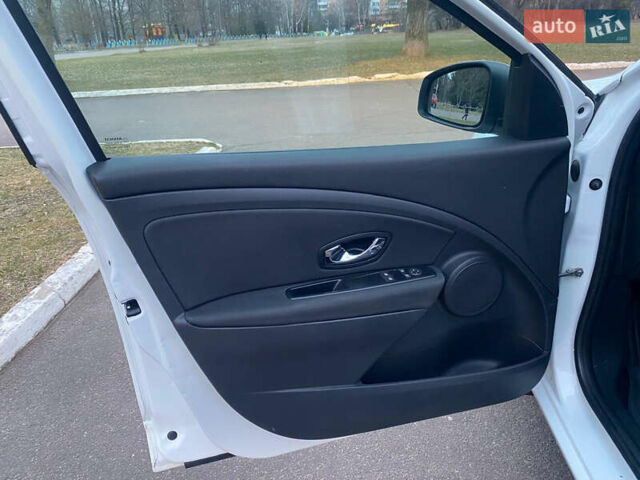 Белый Рено Меган, объемом двигателя 1.2 л и пробегом 146 тыс. км за 6600 $, фото 15 на Automoto.ua