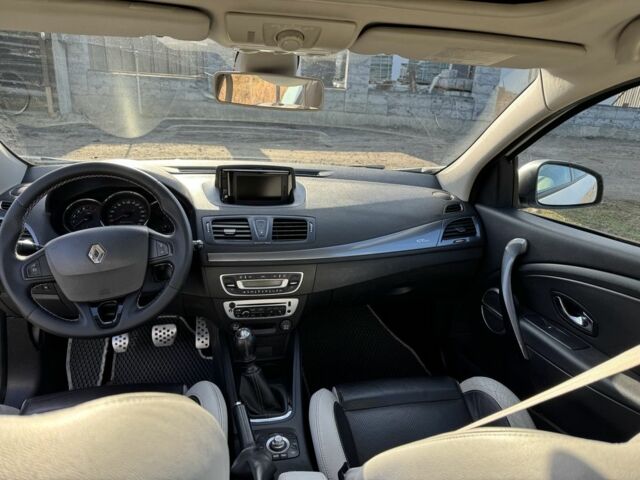 Белый Рено Меган, объемом двигателя 1.5 л и пробегом 260 тыс. км за 4800 $, фото 11 на Automoto.ua