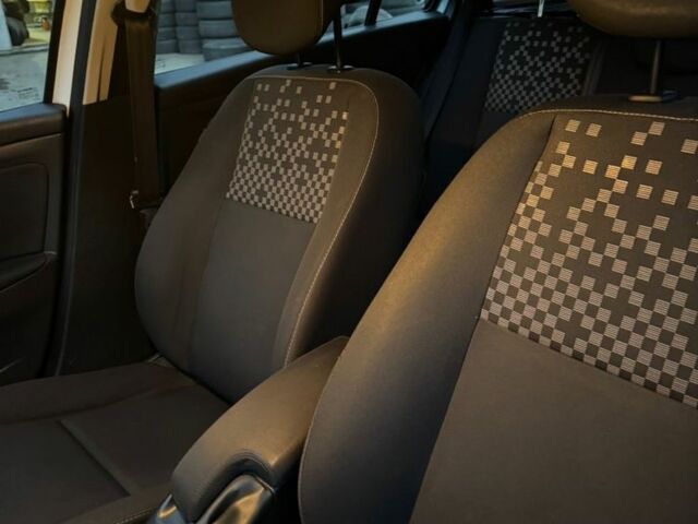 Белый Рено Меган, объемом двигателя 1.5 л и пробегом 300 тыс. км за 7999 $, фото 12 на Automoto.ua