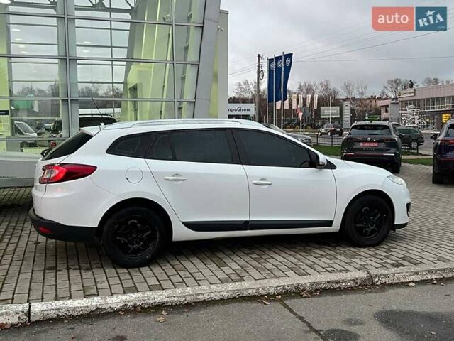 Белый Рено Меган, объемом двигателя 1.5 л и пробегом 300 тыс. км за 6600 $, фото 8 на Automoto.ua