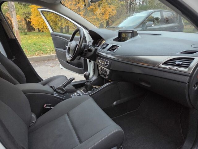 Белый Рено Меган, объемом двигателя 1.5 л и пробегом 226 тыс. км за 7300 $, фото 12 на Automoto.ua