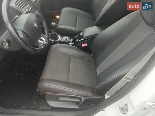 Белый Рено Меган, объемом двигателя 1.5 л и пробегом 241 тыс. км за 8599 $, фото 18 на Automoto.ua