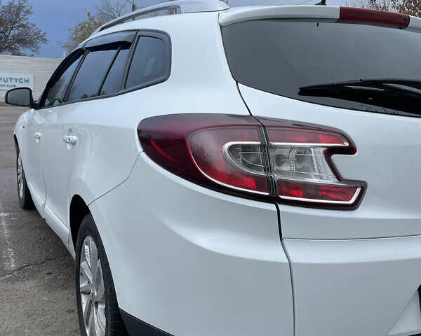 Белый Рено Меган, объемом двигателя 1.46 л и пробегом 308 тыс. км за 8700 $, фото 3 на Automoto.ua