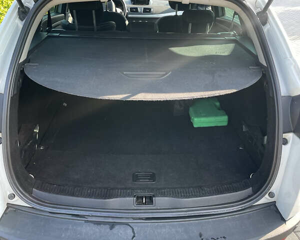 Белый Рено Меган, объемом двигателя 1.6 л и пробегом 372 тыс. км за 6100 $, фото 17 на Automoto.ua