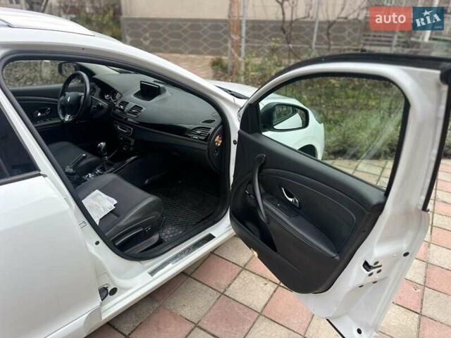 Белый Рено Меган, объемом двигателя 1.6 л и пробегом 245 тыс. км за 8800 $, фото 9 на Automoto.ua