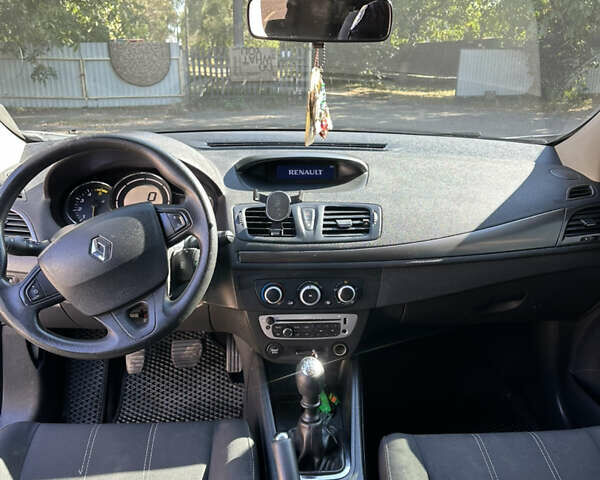 Белый Рено Меган, объемом двигателя 1.46 л и пробегом 304 тыс. км за 6700 $, фото 5 на Automoto.ua