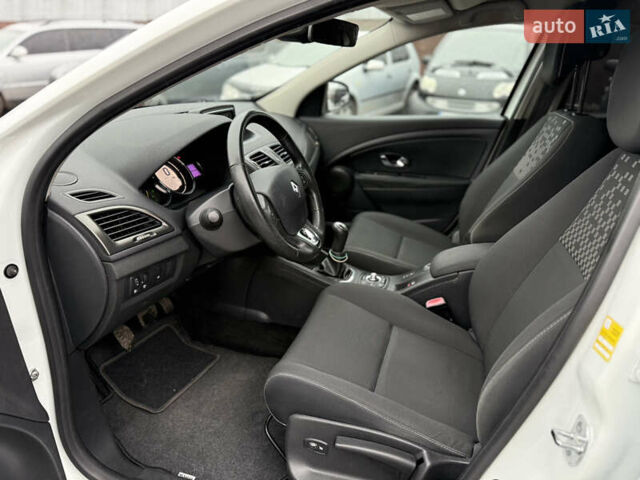 Белый Рено Меган, объемом двигателя 1.6 л и пробегом 153 тыс. км за 9300 $, фото 21 на Automoto.ua