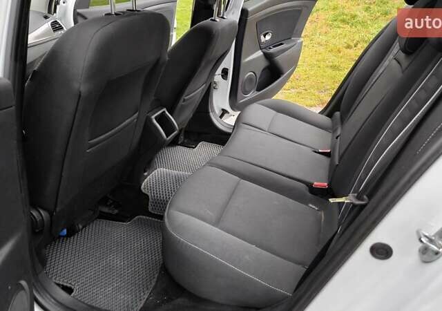 Белый Рено Меган, объемом двигателя 1.46 л и пробегом 225 тыс. км за 8500 $, фото 10 на Automoto.ua