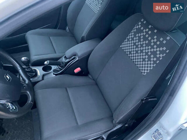 Белый Рено Меган, объемом двигателя 1.2 л и пробегом 146 тыс. км за 6600 $, фото 29 на Automoto.ua