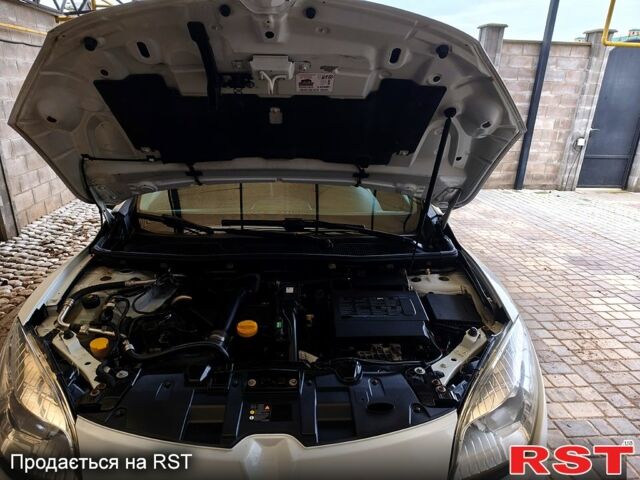 Белый Рено Меган, объемом двигателя 1.5 л и пробегом 269 тыс. км за 6700 $, фото 4 на Automoto.ua