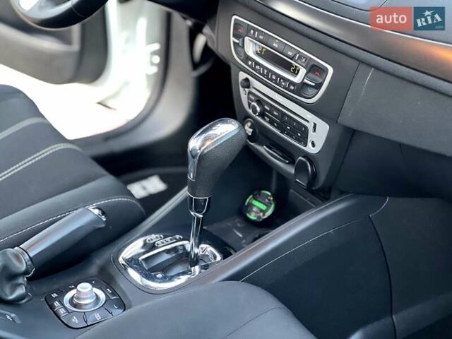 Белый Рено Меган, объемом двигателя 1.46 л и пробегом 185 тыс. км за 9099 $, фото 19 на Automoto.ua