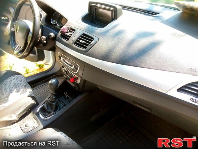 Белый Рено Меган, объемом двигателя 1.5 л и пробегом 342 тыс. км за 7500 $, фото 5 на Automoto.ua