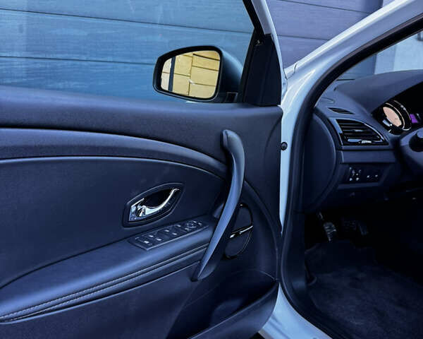 Белый Рено Меган, объемом двигателя 1.5 л и пробегом 236 тыс. км за 9700 $, фото 23 на Automoto.ua