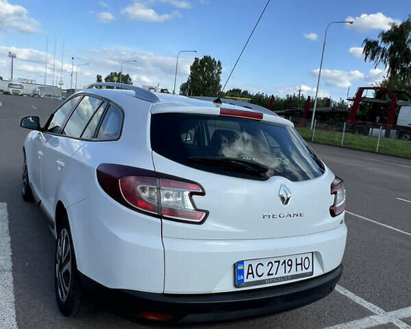 Белый Рено Меган, объемом двигателя 1.5 л и пробегом 250 тыс. км за 7600 $, фото 3 на Automoto.ua