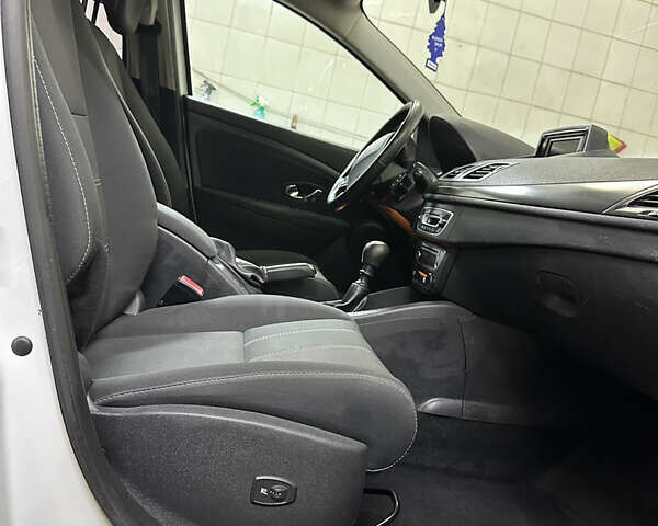 Білий Рено Меган, об'ємом двигуна 1.46 л та пробігом 238 тис. км за 8350 $, фото 17 на Automoto.ua