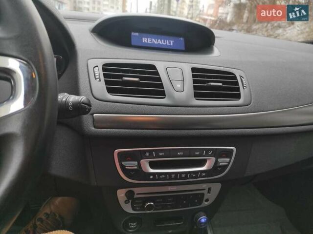 Білий Рено Меган, об'ємом двигуна 1.46 л та пробігом 205 тис. км за 7500 $, фото 13 на Automoto.ua