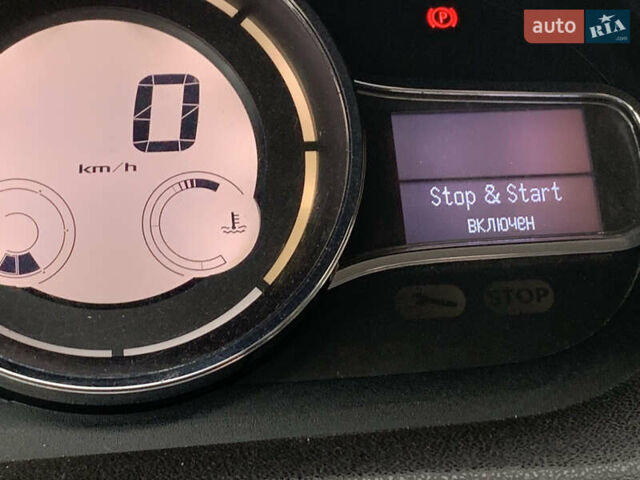 Белый Рено Меган, объемом двигателя 1.5 л и пробегом 300 тыс. км за 7300 $, фото 2 на Automoto.ua