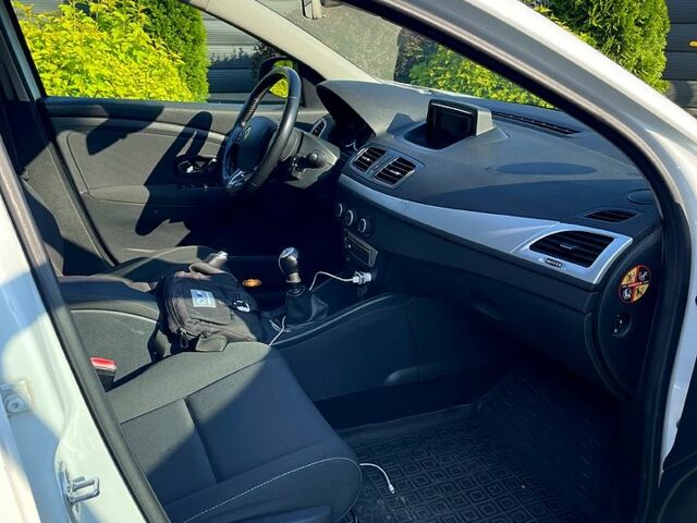 Білий Рено Меган, об'ємом двигуна 1.6 л та пробігом 368 тис. км за 6900 $, фото 5 на Automoto.ua