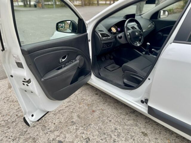 Белый Рено Меган, объемом двигателя 1.5 л и пробегом 286 тыс. км за 6999 $, фото 8 на Automoto.ua