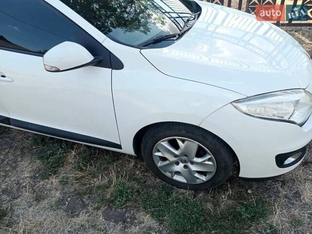 Белый Рено Меган, объемом двигателя 1.46 л и пробегом 250 тыс. км за 8019 $, фото 2 на Automoto.ua