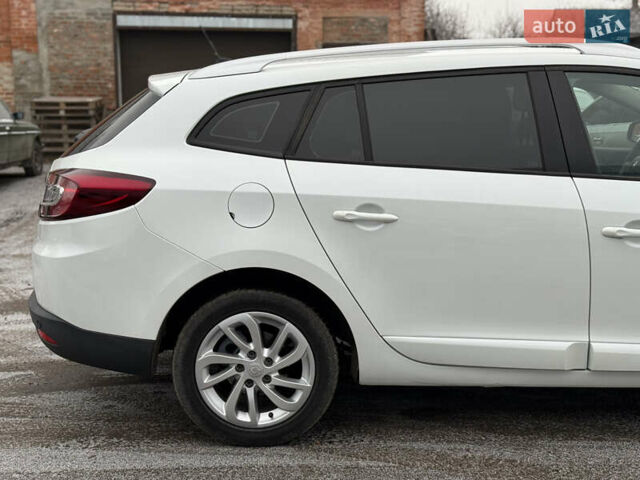 Белый Рено Меган, объемом двигателя 1.6 л и пробегом 153 тыс. км за 9300 $, фото 12 на Automoto.ua