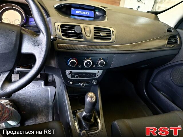 Белый Рено Меган, объемом двигателя 1.5 л и пробегом 269 тыс. км за 6700 $, фото 13 на Automoto.ua