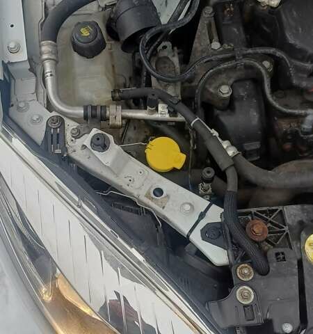 Белый Рено Меган, объемом двигателя 1.5 л и пробегом 378 тыс. км за 5200 $, фото 33 на Automoto.ua