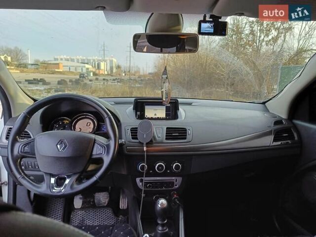 Белый Рено Меган, объемом двигателя 1.46 л и пробегом 306 тыс. км за 7199 $, фото 14 на Automoto.ua