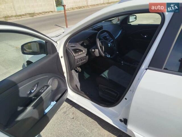 Белый Рено Меган, объемом двигателя 1.2 л и пробегом 123 тыс. км за 7800 $, фото 2 на Automoto.ua